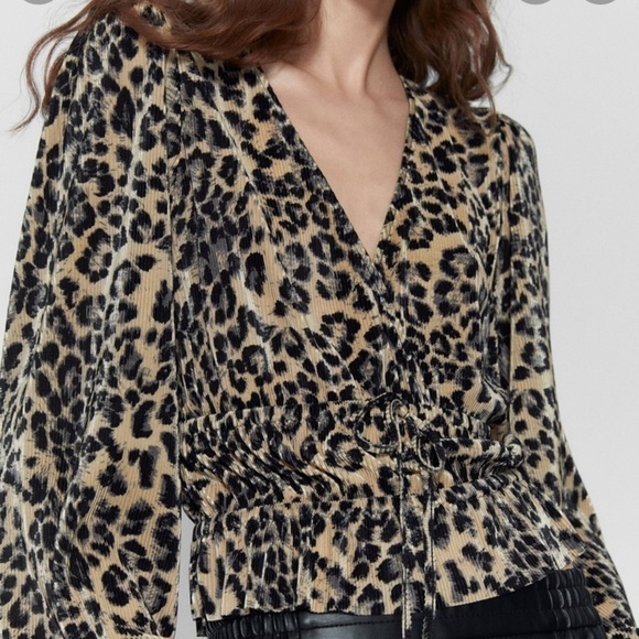 Zara PLEATED TOP
LEOPARD​​ - Picture 2 of 2